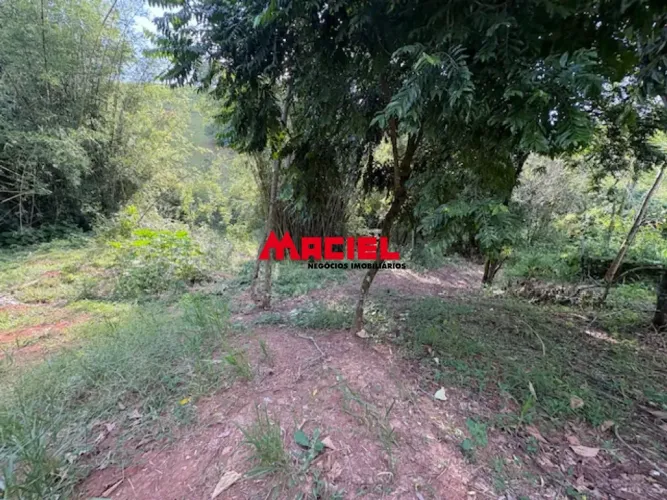 Excelente Chacara na beira do asfalto, proximo a escolas padaria, farmacia, estuda pequeno