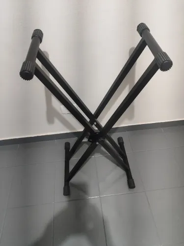 Suporte X para piano e teclado