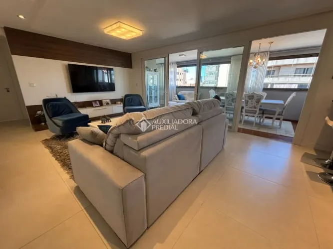 Apartamento com 144 m², mobiliado e decorado no bairro Rio Branco.