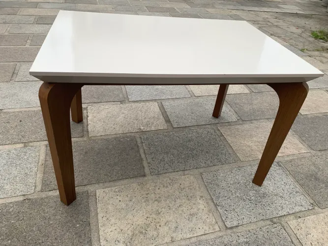 Mesa com 4 cadeiras