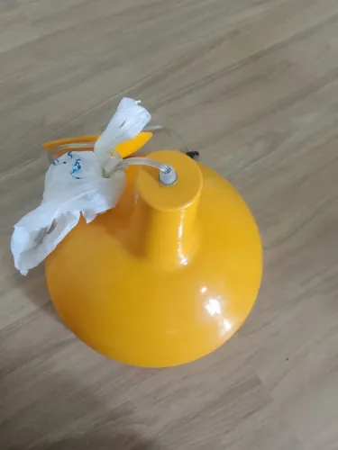 Vende se pendente amarelo