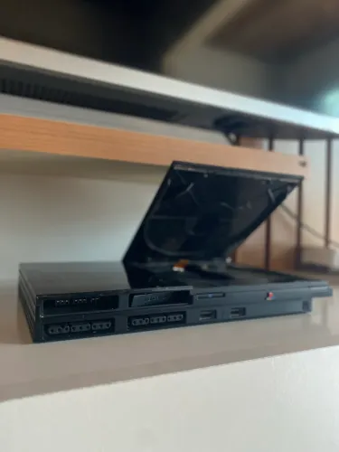 ?PlayStation 2 Slim + Acessórios (Console Não Liga / Aceito Trocas)