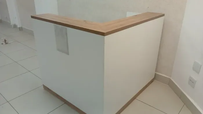 Balcão planejado com rodinhas
