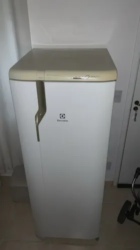 Geladeira Electrolux rfe39 322 litros 220 volts bom estado 