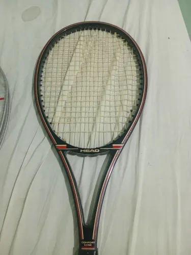 HEAD Comfort Edge, uma raquete clássica de tênis lançada originalmente na década de 1980.