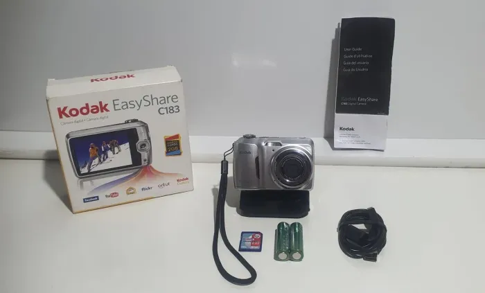 Câmera Digital Kodak Prata na Caixa Modelo EasyShare C183 R$:350 Reais