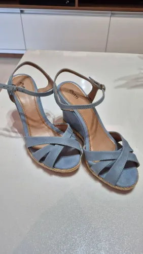 Sandália n37 azul claro Zutti