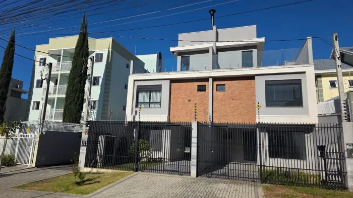 Excelente sobrado à venda no Residencial Bassano del Grappa - Curitiba, Paraná