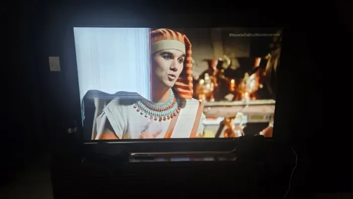 TV LG 65'' 4K - LCD trincado