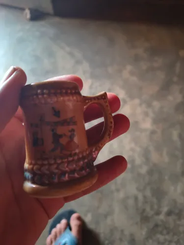 Pequena caneca colecionável