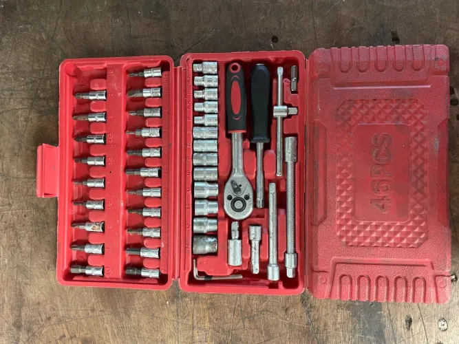 Kit de ferramenta com 46 peças incluindo chave catraca