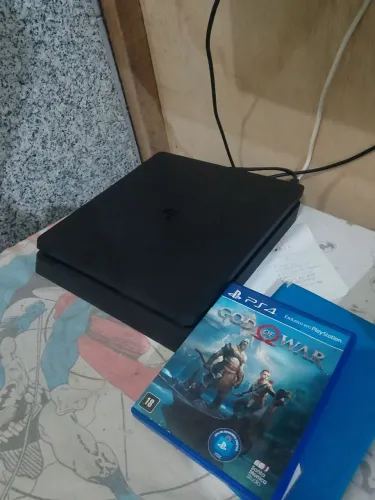 PS4 1TB - Estado de Novo / Pouco Uso - Aceito Troca por Versão Desbloqueável