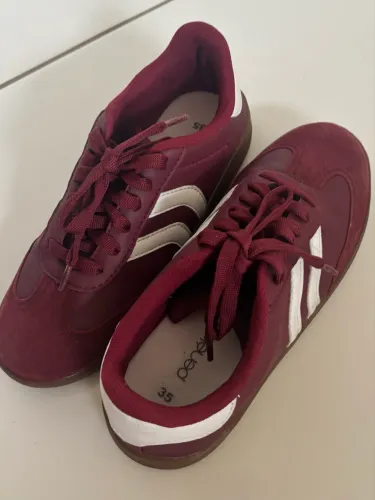 Tênis Novo Tamanho 35