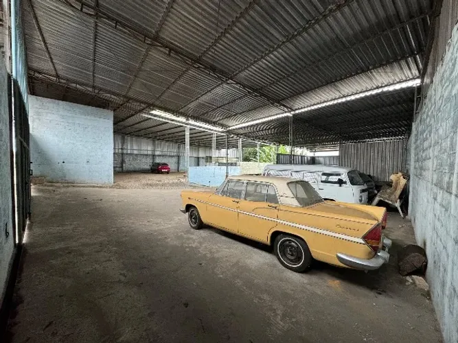 Galpão de 550m2 próximo à Avenida Carlos Lindenberg na Alvorada/Cobilândia