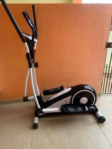Aparelho Elíptico Kikos em ótimo estado simulador pedalada 