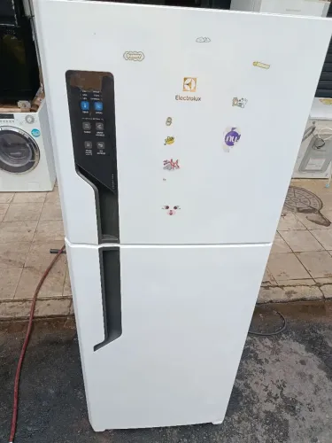 Vendo geladeira Electrolux frost free tf55 com 3 meses de garantia