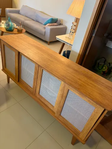 Aparador buffet de madeira e armário decorativo