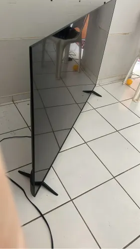 Vendo uma TV semp 65 polegadas Pra vender logo 