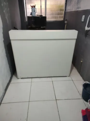 Balcão de atendimento com gaveta