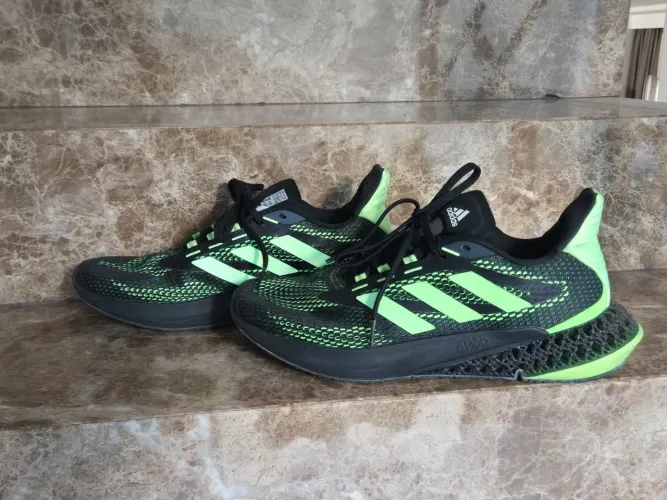 Adidas, 4DFWD Pulse. Preto e verde