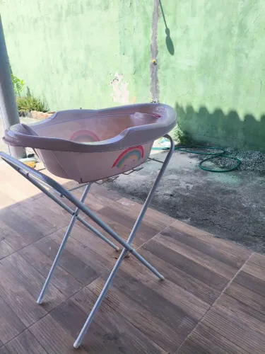 Berço pouco usado+ banheira + suporte para banheira e bacia 
