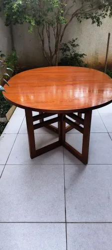 Mesa Oval Mogno