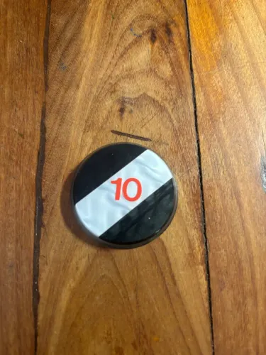 botão antigo do vasco de 44,91mm. bequinho madrepérola - cód: 014