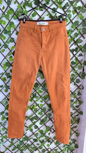 Calça jeans skinny caramelo