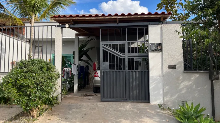 Praticidade e conforto em Caldazinha: casa próxima a comércio e serviços