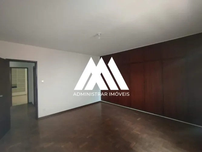 Vendo casa em Itaúna no Cerqueira Lima com um barracão!