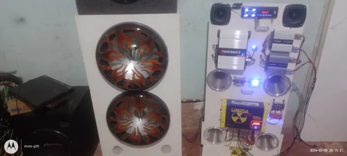 Som altomotivo 2 alto falante de 15. 4 corneta 250x da jbl uma fonte se 120 usina 2 twiter