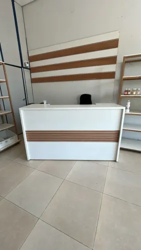 Vendo Estrutura Completa de Loja com Móveis Planejados e Ar-Condicionado