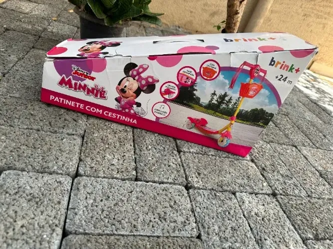 Patinete Infantil Minnie Mouse Brink+ com Luzes, Som e Cestinha - Novo na Caixa