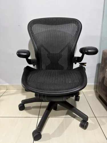 Cadeira Herman Miller Aeron Clássica B Completa