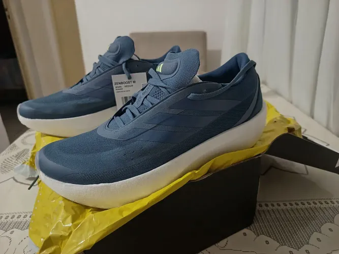 Tênis Adidas de 700 por 350,  solado zenboost+ novo, sem uso Tam 40