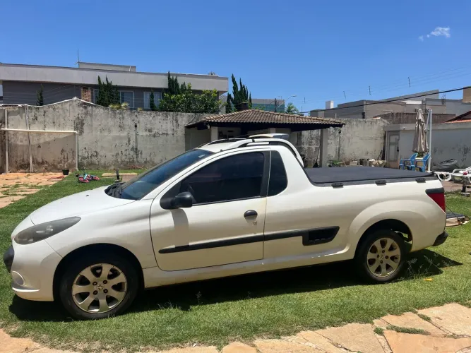 Peugeot Hoggar XR 1.4 Flex 8V 2P 2011