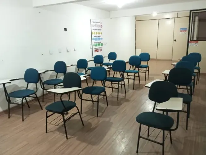 Cadeira Escolar Iso Fixa C/prancheta Universitária