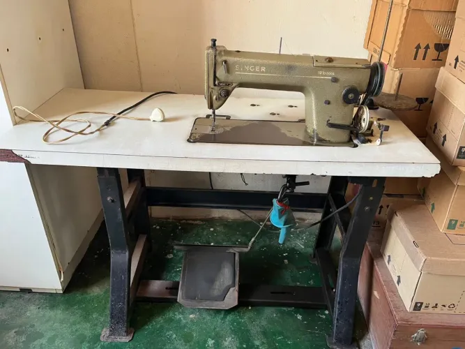 Máquina industrial de costura reta - Singer 191D300A