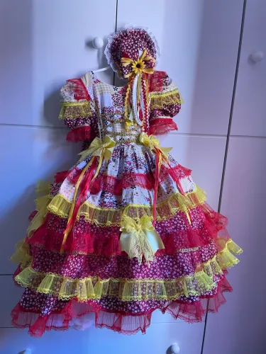 Vestido Junino com chapeuzinho