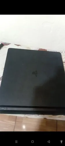 Ps4 slim 1T dois controles e 3 jogos físicos e 6 digitais