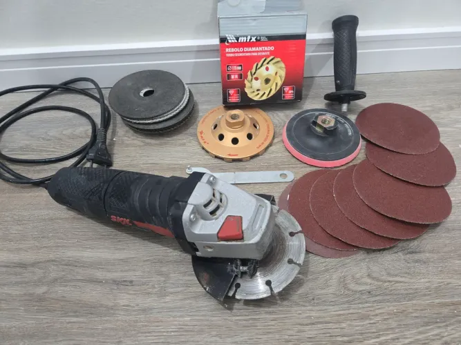 Esmerilhadeira Skil 700W pouco usada Buscar na Trindade