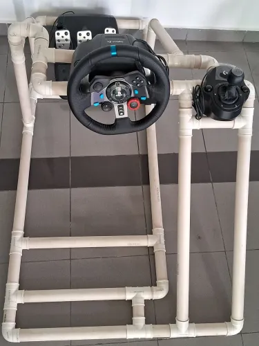 Vendo kit completo Logitech G29 com volante, pedal e câmbio mais o cockpit em cano PVC 