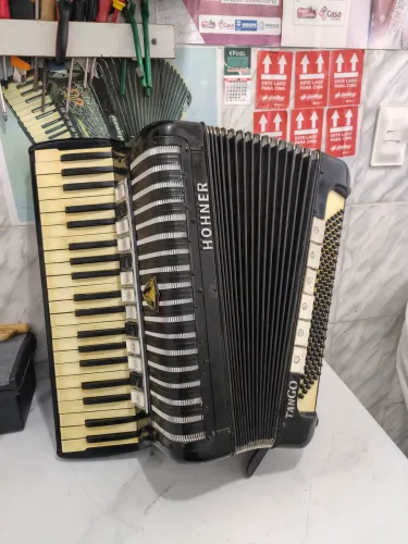Sanfona HOHNER 120 quarta voz