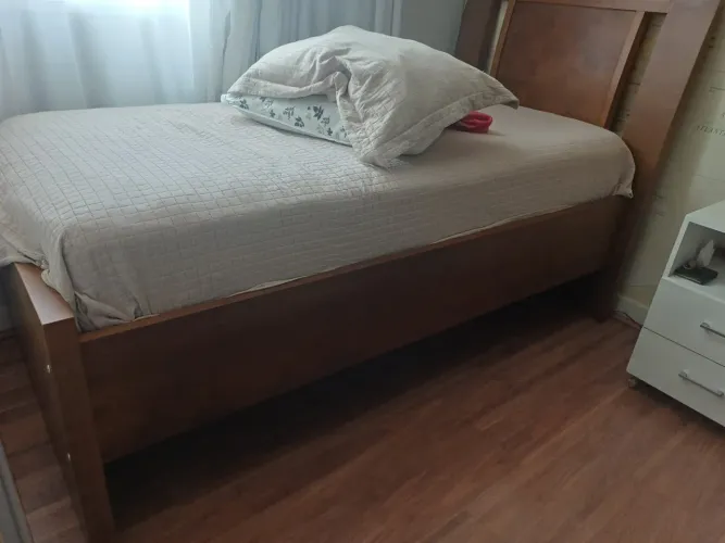 Vendo cama solteiro com colchão