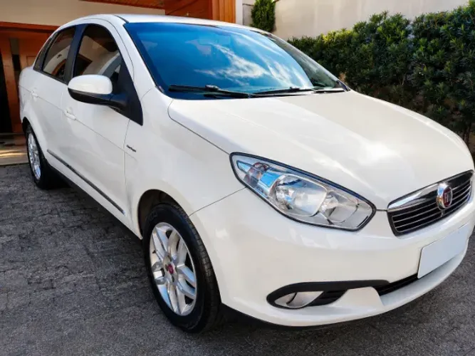 Fiat Grand Siena Essence Dual. 1.6 Flex 16V 2013