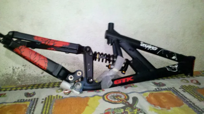 Quadro GTK SPANKED DOWNHILL somente o quadro (sem shock)