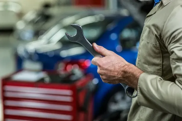 Vaga para mecanico profissional e auxiliares(automotivo)