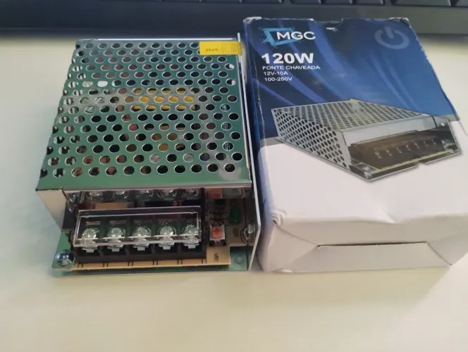 Fonte de alimentação tipo colmeia 12v, 10a, 120w, para produtos CFTV e outros.