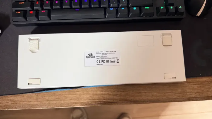 Teclado Gamer Redragon K552w-rgb Kumara Usb Branco (Inglês)