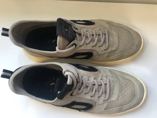 Tênis reserva, Nike e Vans.